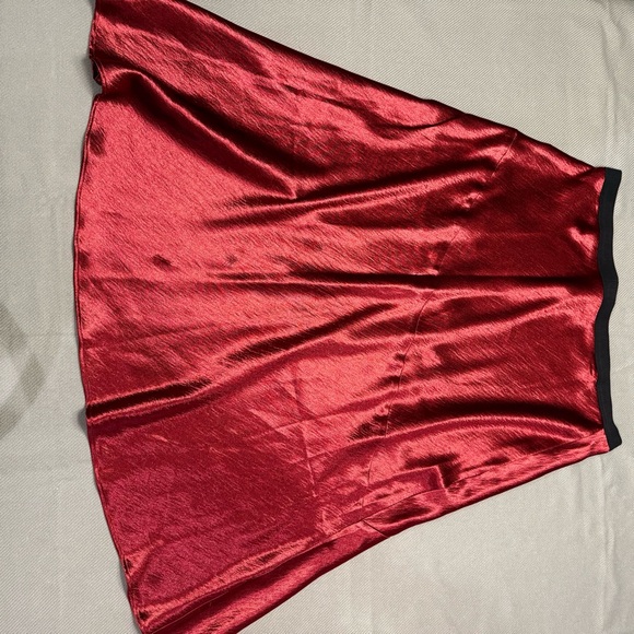 Simply Vera Vera Wang Red Satin A-Line Midi Skirt XL Lightweight Glossy Holiday - Picture 8 of 9